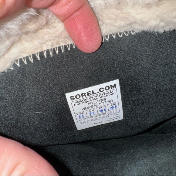 Like new- Sorel Glacy Tall Explorer Boot - Picture 4 of 8